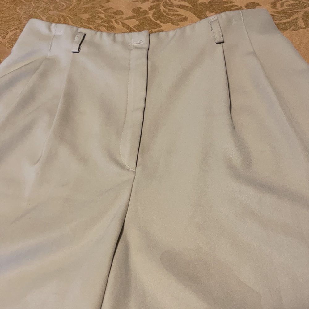 Used Bermuda size 12 - Picture 2 of 11